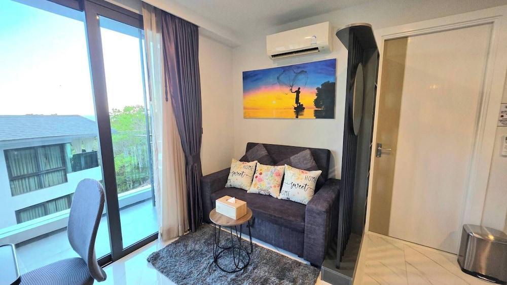 Room-a302 - 1 Bdr Condo With Sea View, A - Tap to explore photos