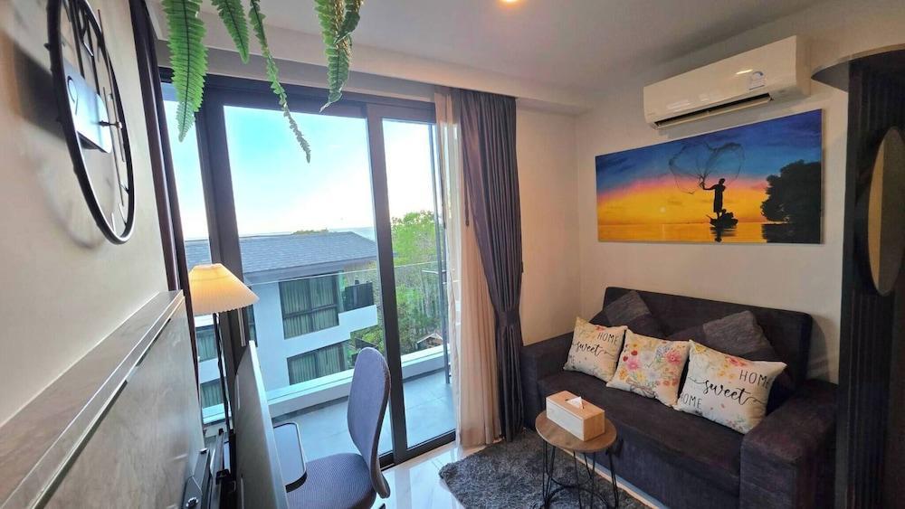 Room-a302 - 1 Bdr Condo With Sea View, A - Tap to explore photos