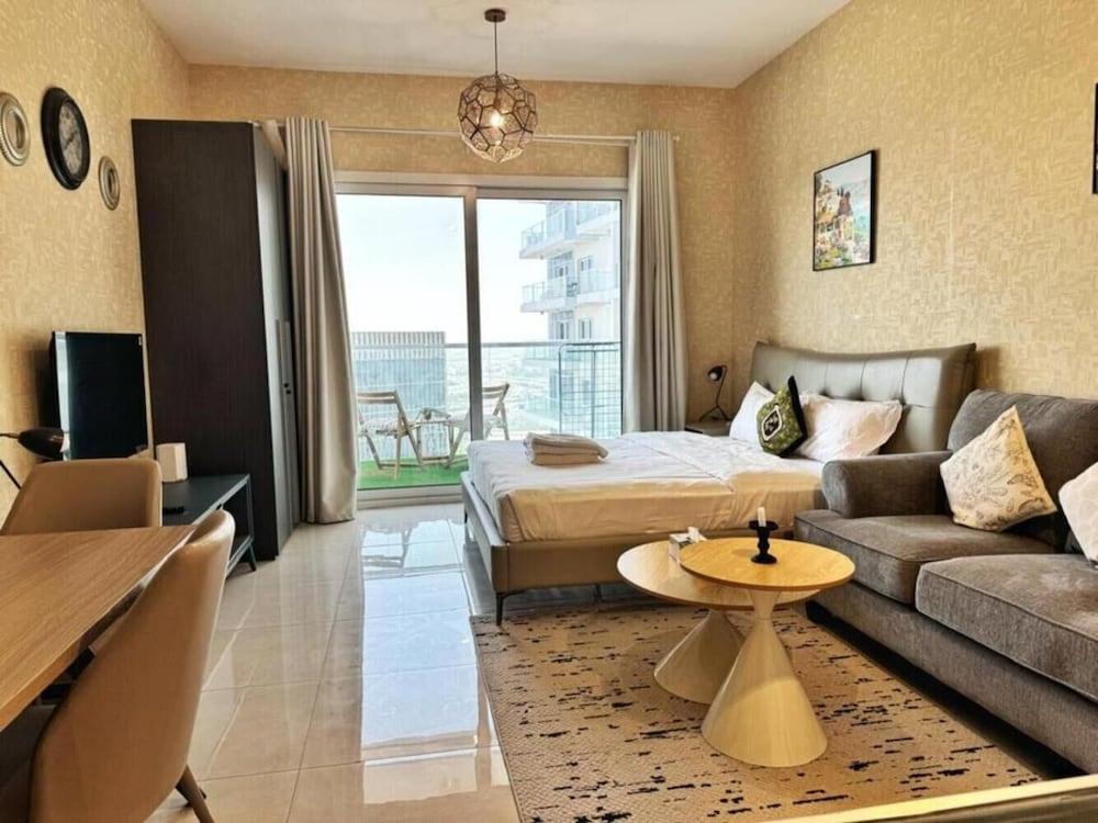 CaiCai Homes AG Tower Business Bay - Tap to explore photos