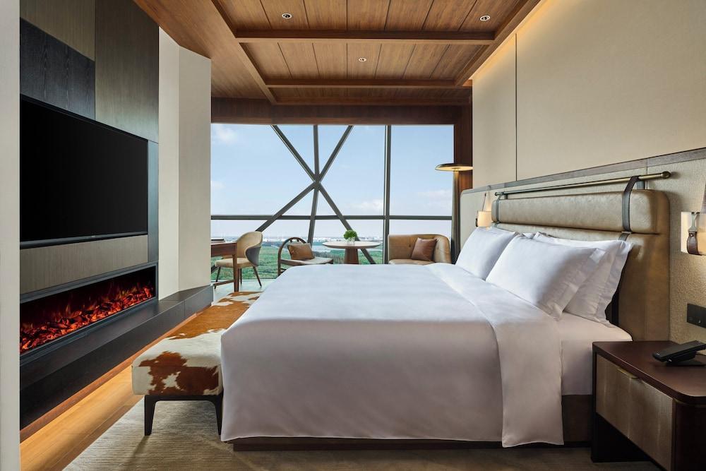 Shanghai Snow World Hotel, Vignette Collection by IHG Room Type - Premium Room, 1 King Bed (Ski Concierge)