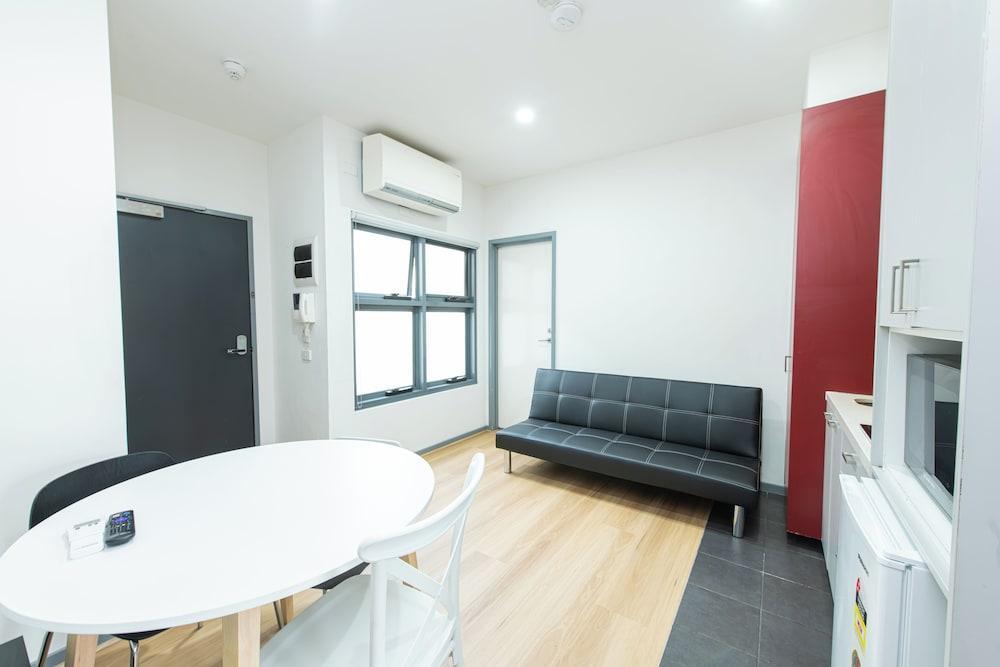 Melbourne Studio Apartments Hotel @ 138 Elgin Carlton - Tap to explore photos