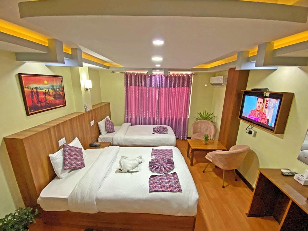 Airport Hotel Link Asia Room Type - Deluxe Twin Room, City View