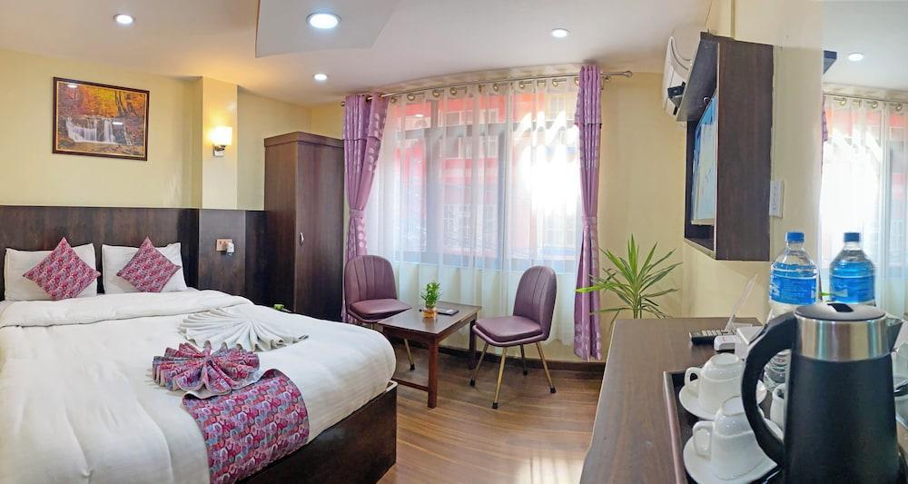 Airport Hotel Link Asia Room Type - Deluxe Double Room, City View