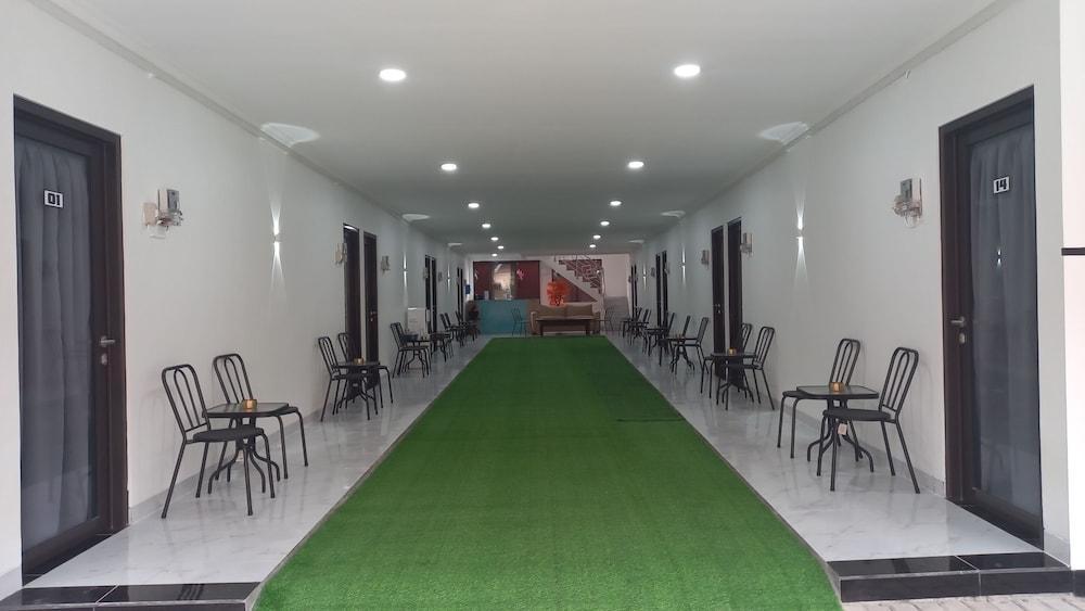 Hotel Wisma Syariah - Tap to explore photos