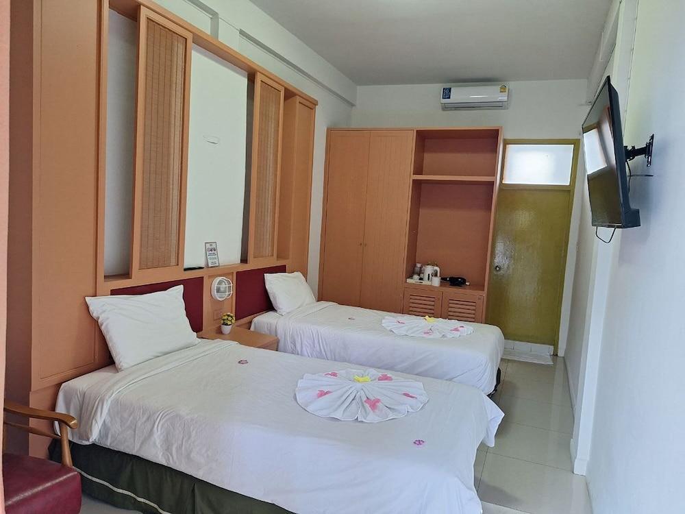 Happy 2 Hotel Pratunam Room Type - Twin Room