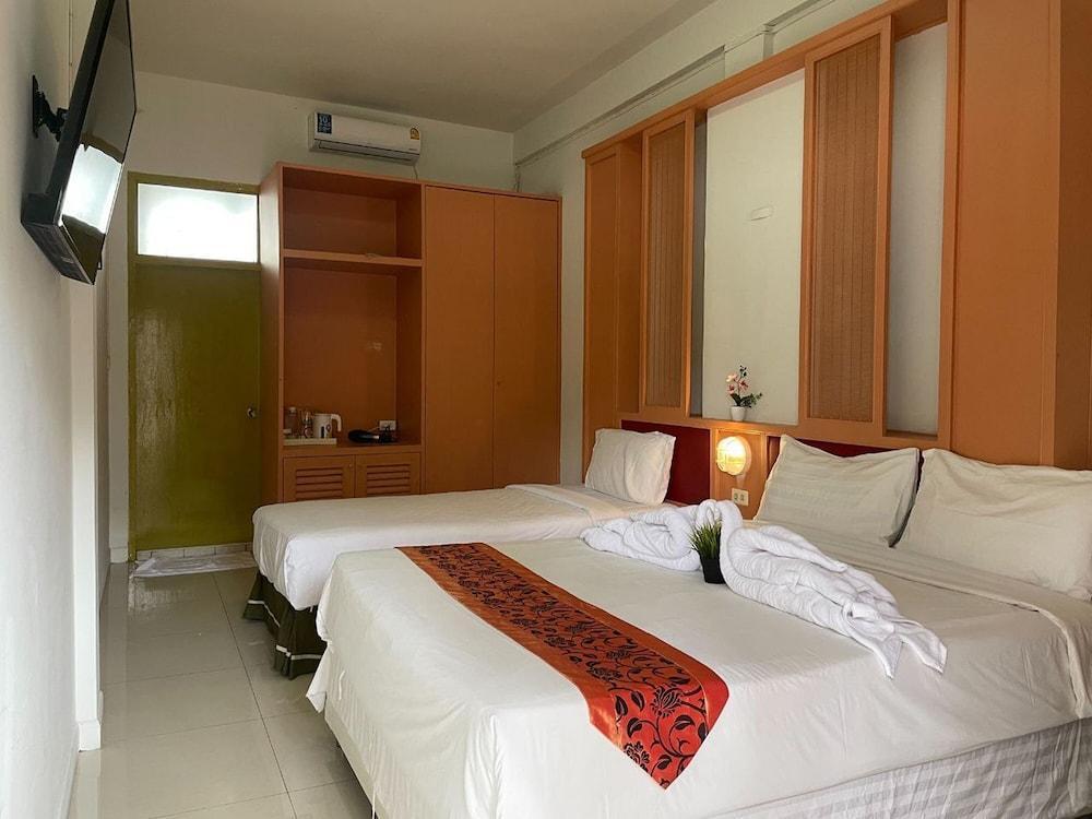 Happy 2 Hotel Pratunam Room Type - Family Room
