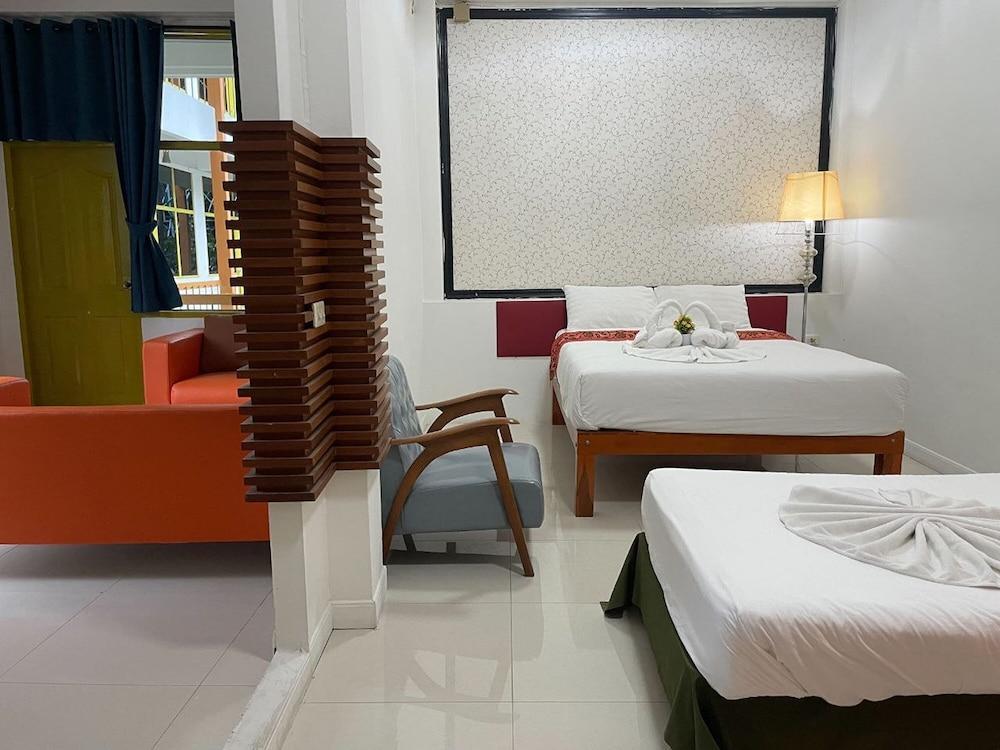 Happy 2 Hotel Pratunam Room Type - Premium Room