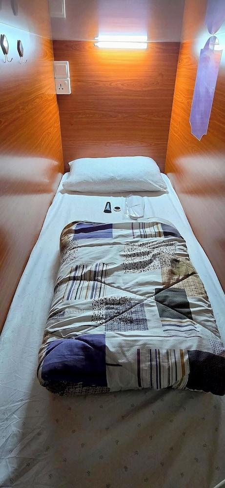 Alharaki Capsule Room Type - Standard Shared Dormitory, Mixed Dorm, Non Smoking