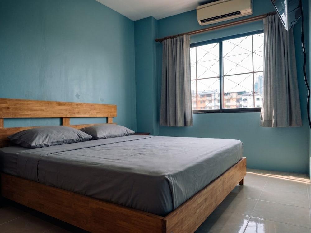 Orient Hotel Room Type - Deluxe Double Room, City View