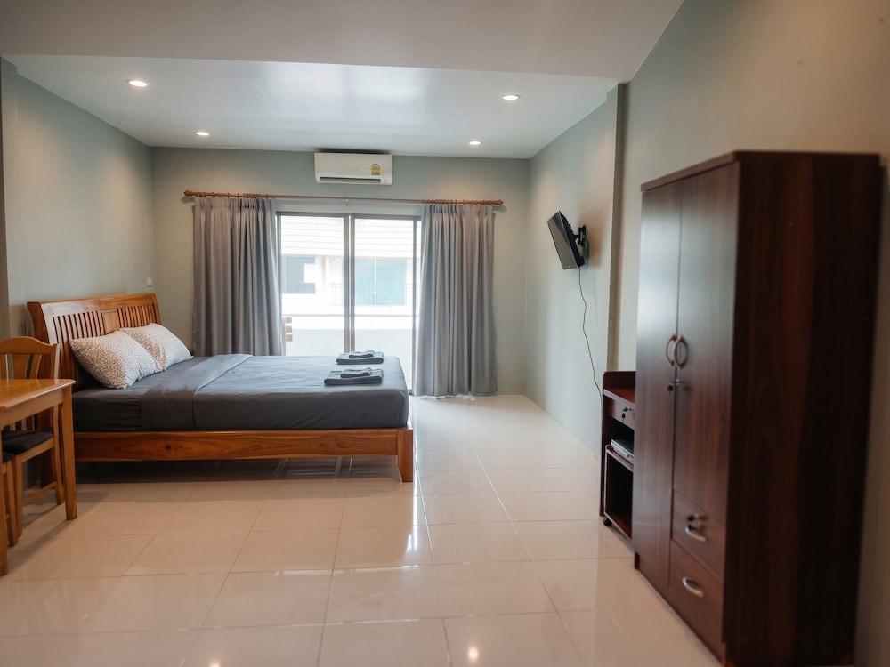 Orient Hotel Room Type - Deluxe Double Room, Balcony, City View