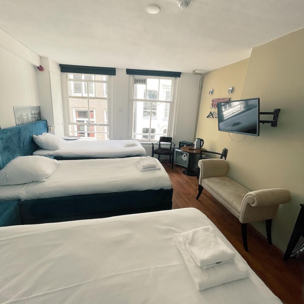 Hotel & Bar 55 Room Type - Basic Triple Room