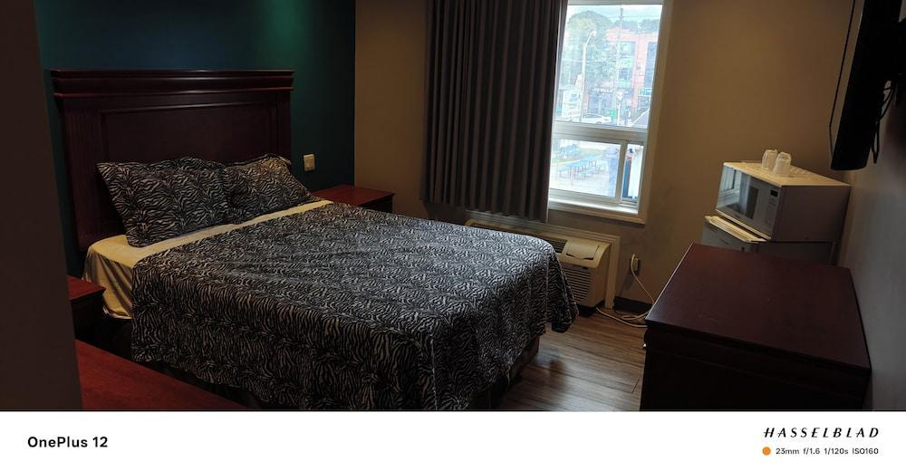 Queensway Motel Room Type - Standard Single Room, Smoking