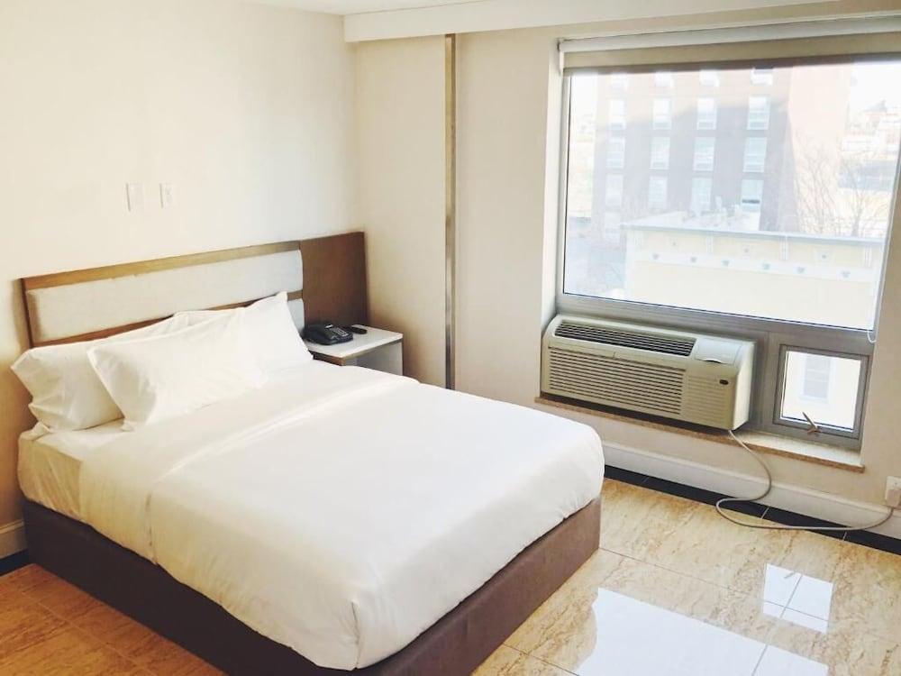 Mayfair Inn and Suites Room Type - Room, 1 Queen Bed