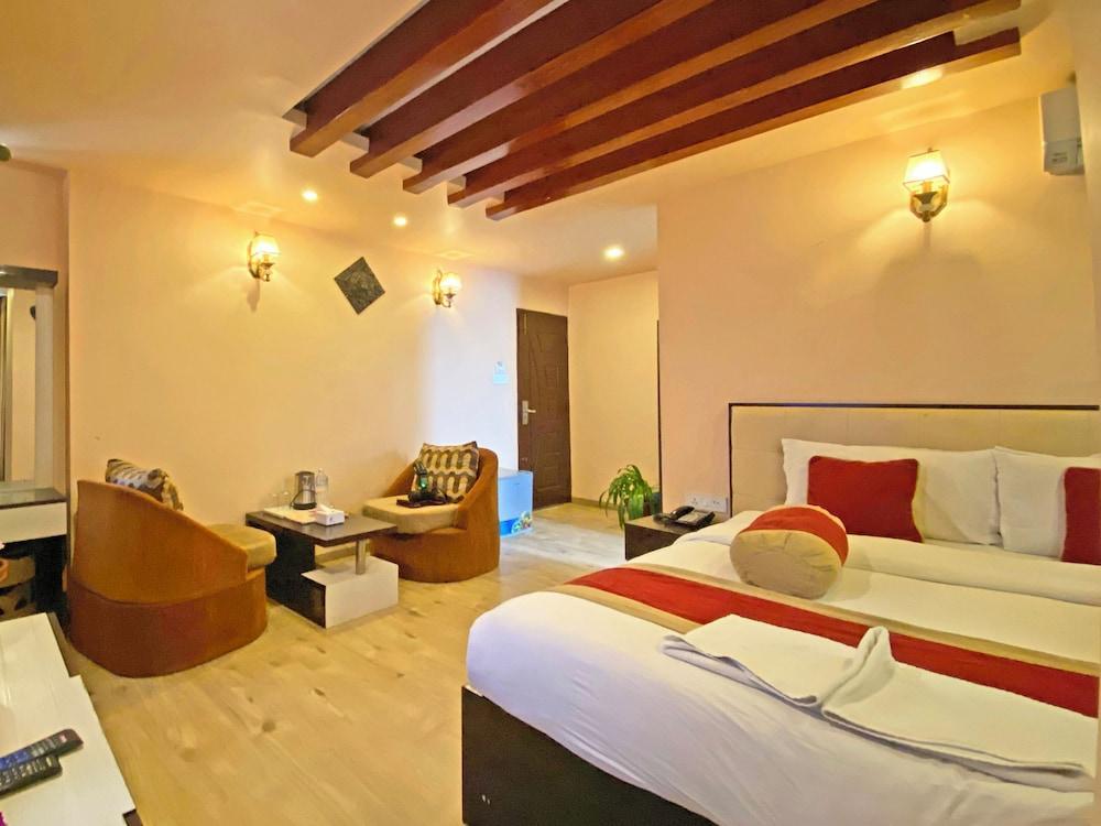 Hotel Readers Inn Pvt.Ltd Room Type - Deluxe Double Room