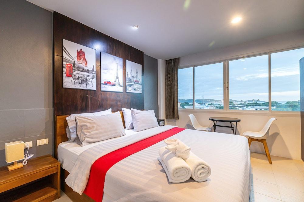 Phuket Five Fortune Holiday Hotel Room Type - Superior Double Room, 1 King Bed, Sea View Phuket Five Fortune Holiday Hotel Room Type - Superior Double Room, 1 King Bed, Sea View