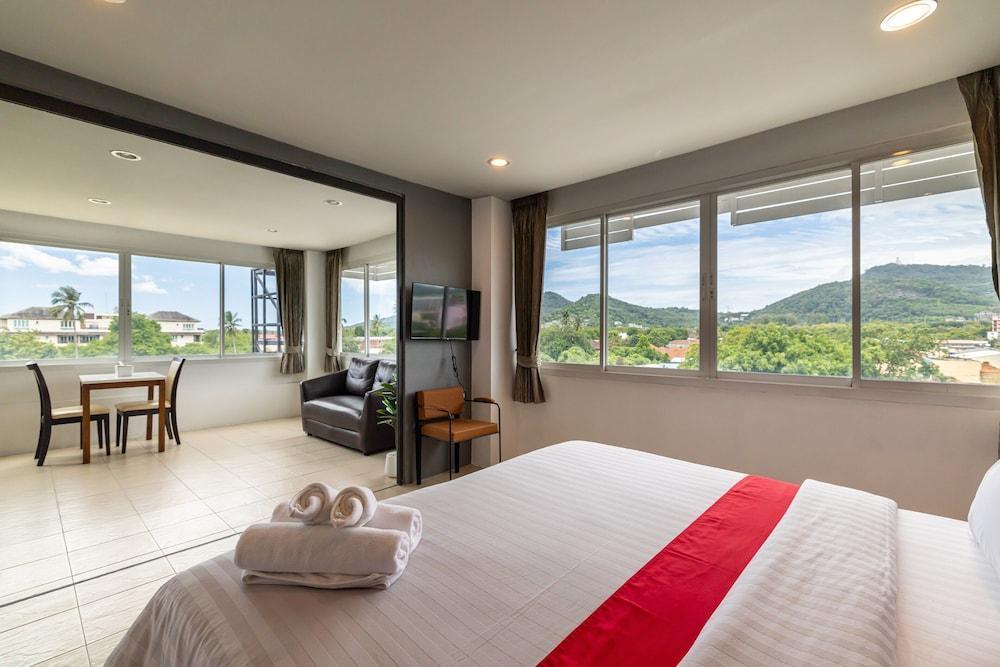 Phuket Five Fortune Holiday Hotel Room Type - Royal Suite, 1 Bedroom, Mountain View Phuket Five Fortune Holiday Hotel Room Type - Royal Suite, 1 Bedroom, Mountain View