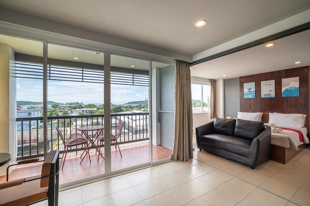Phuket Five Fortune Holiday Hotel Room Type - Deluxe Suite, 1 King Bed, Sea View