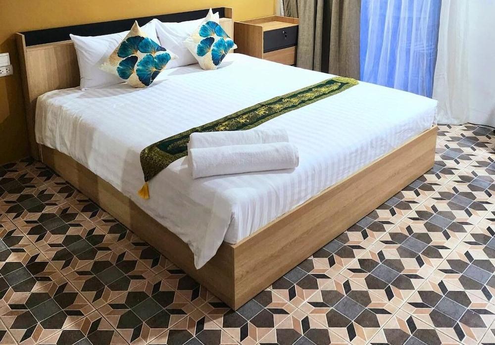 Burning Flame Hotel Patong Room Type - Deluxe Double Room