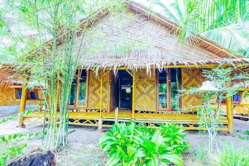 Bananas Bungalows - Tap to explore photos