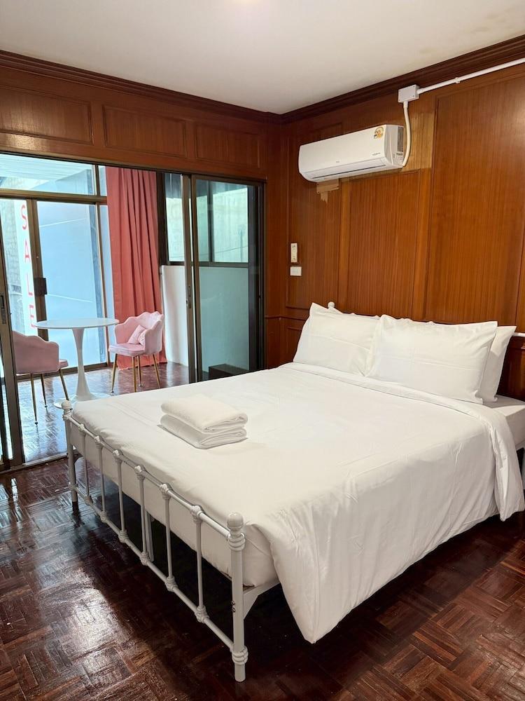 Stay On Sukhumvit 11