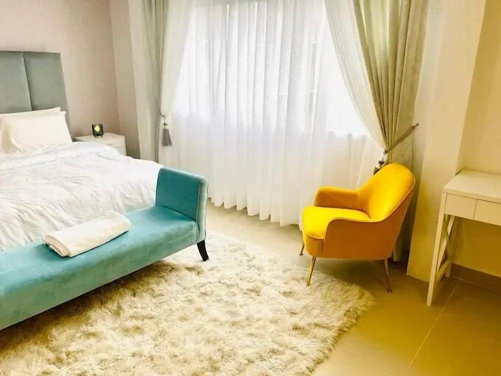 1677 Mayfair Apartment Room Type - Junior Room, Balcony, City View