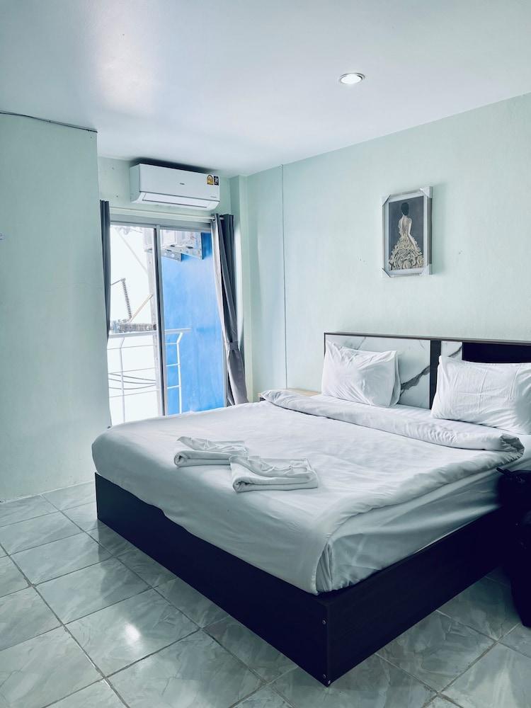 Blue Pearl Shore Room Type - Comfort Room, Balcony, City View