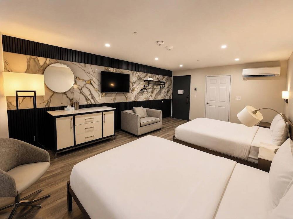 Nova Hotel JFK Room Type - Deluxe Double Room