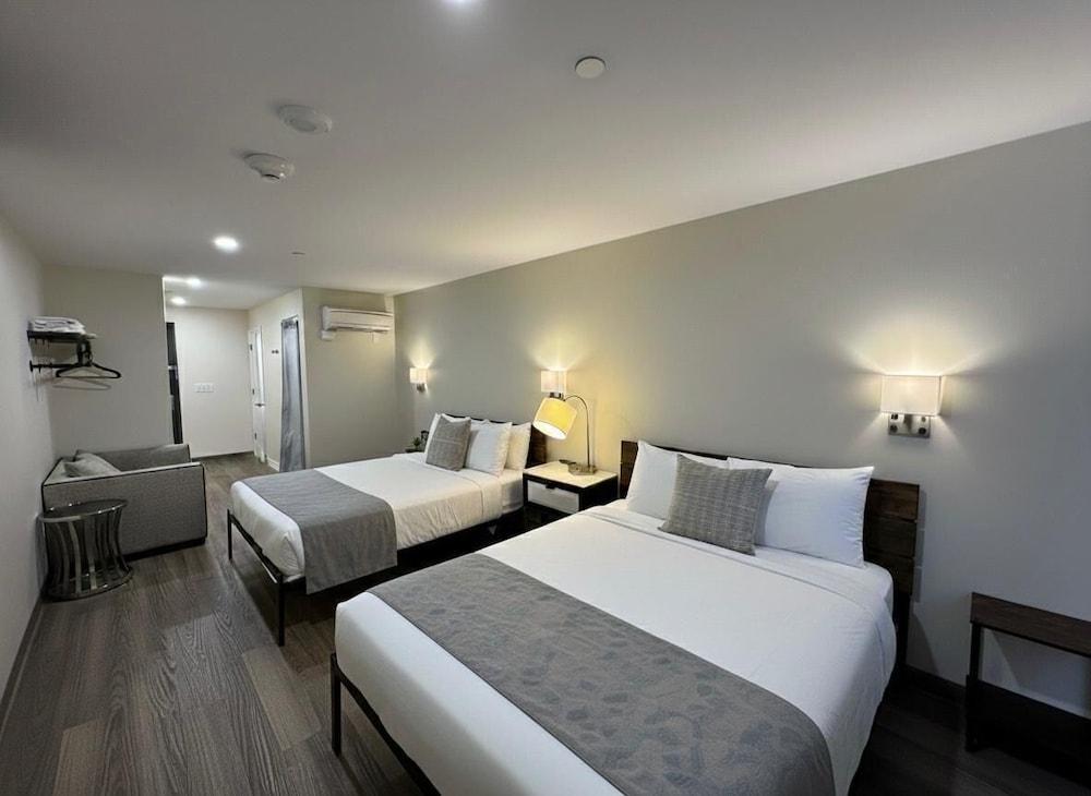 Nova Hotel JFK Room Type - Deluxe Double Room