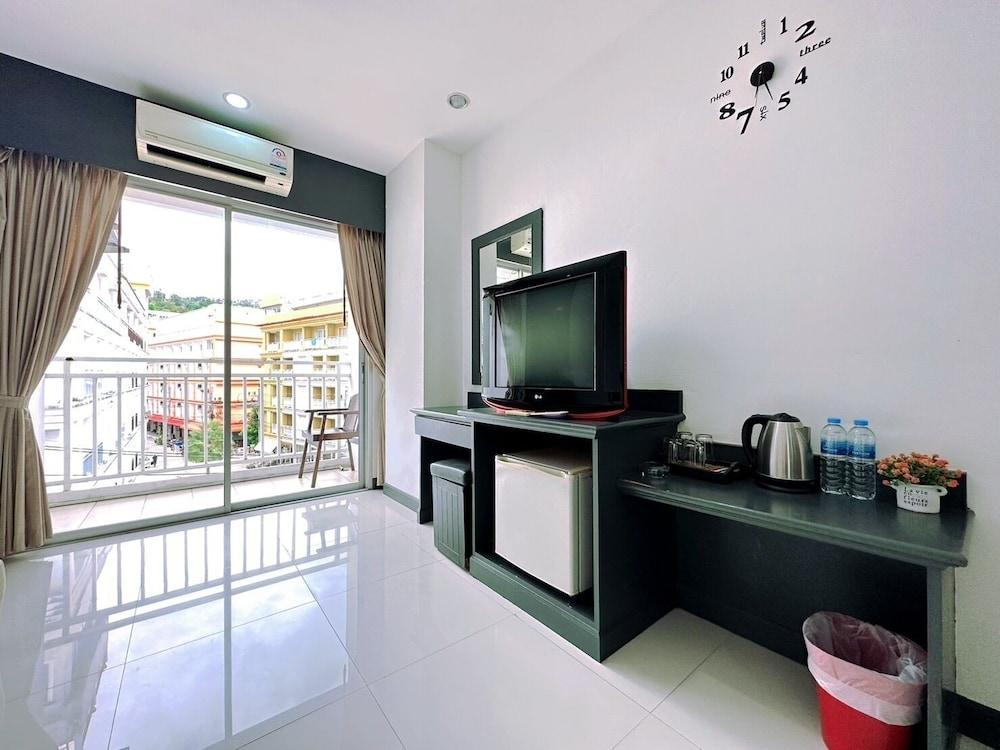 Baya Rooftop Pool Patong Beach Room Type - Superior Room