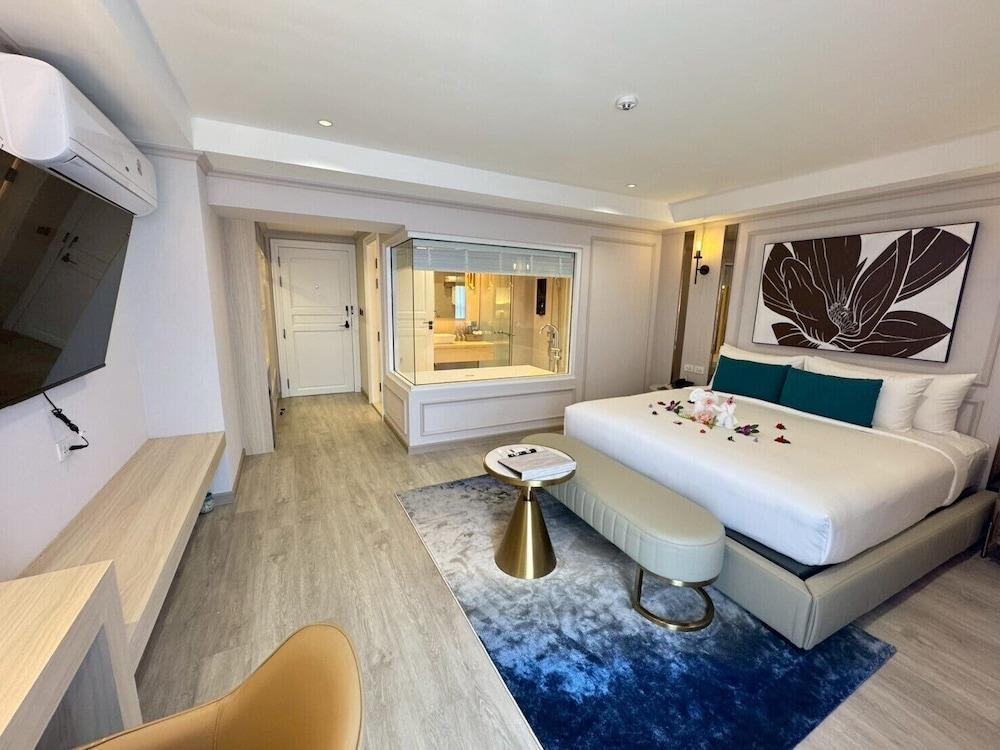 Villa Atchara Room Type - Deluxe Double Room