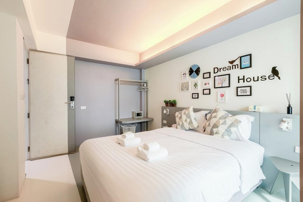 Quite Grove Hotel Room Type - Deluxe Double Room