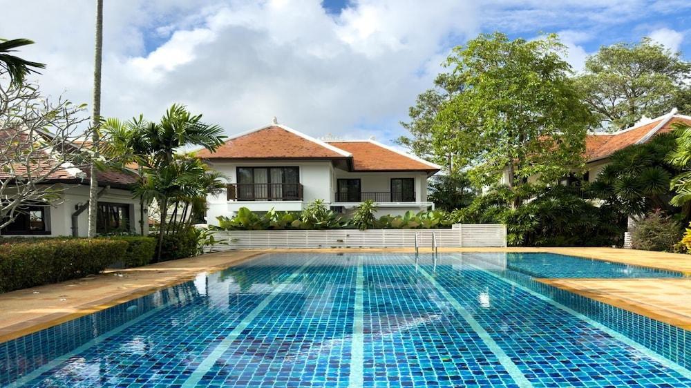 Tropical Poolside Villa SGB4 - Tap to explore photos