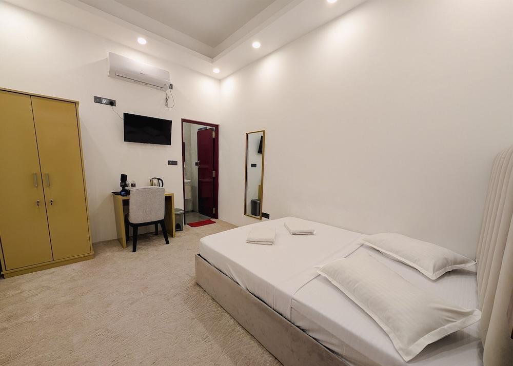 Kings Grand Hotel Room Type - Deluxe Double Room