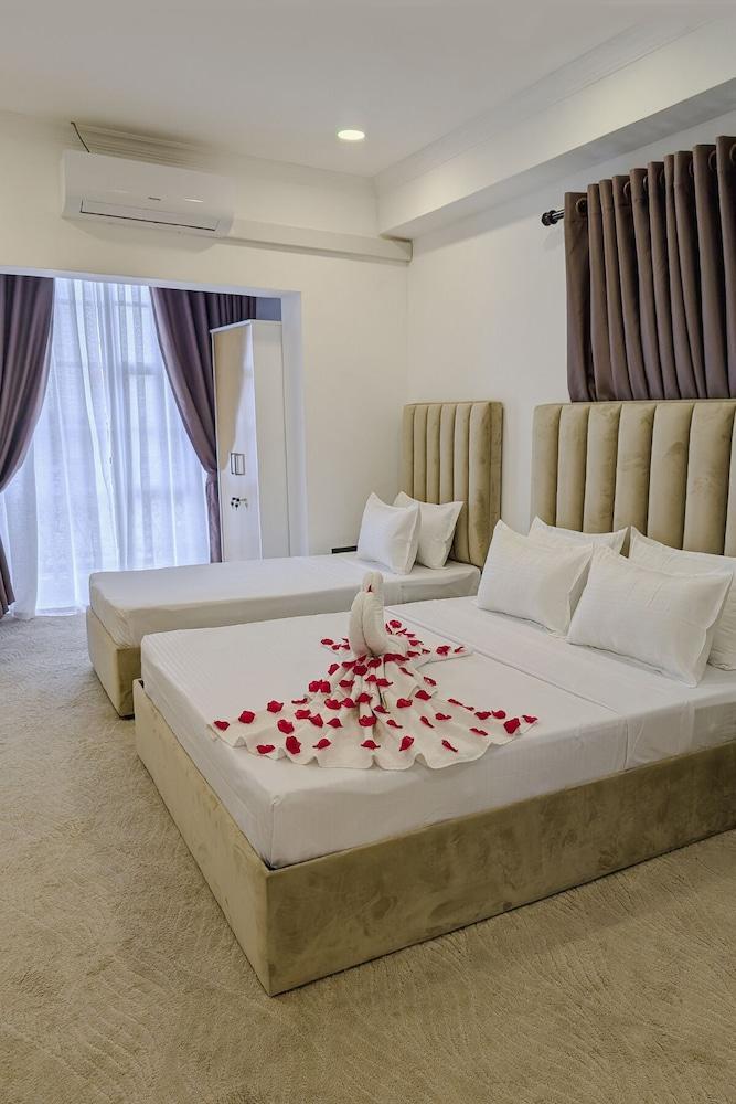 Kings Grand Hotel Room Type - Deluxe Triple Room