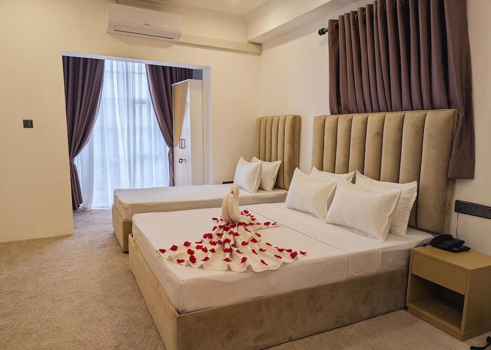 Kings Grand Hotel Room Type - Luxury Triple Room