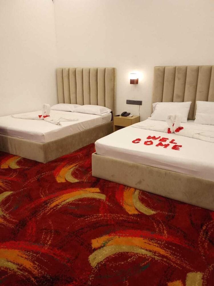 Kings Grand Hotel Room Type - Deluxe Room, Balcony, City View