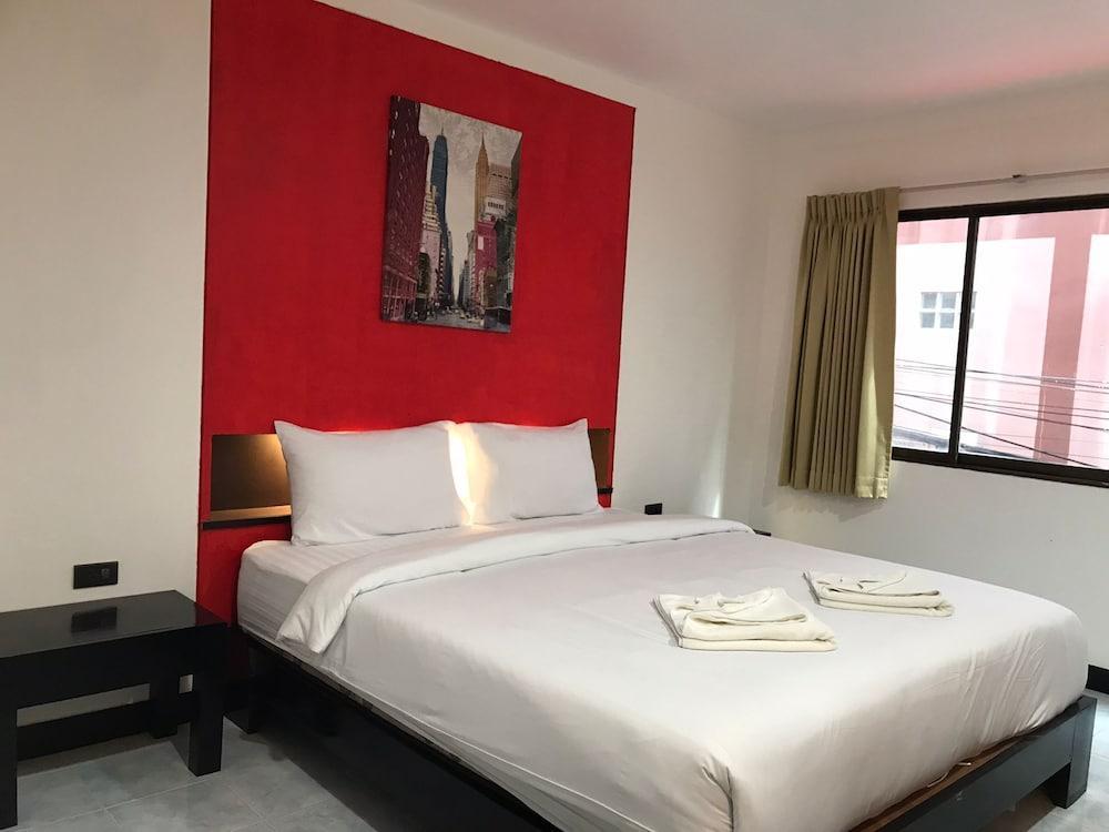 Patong Central Budget Stay Room Type - Deluxe Double Room