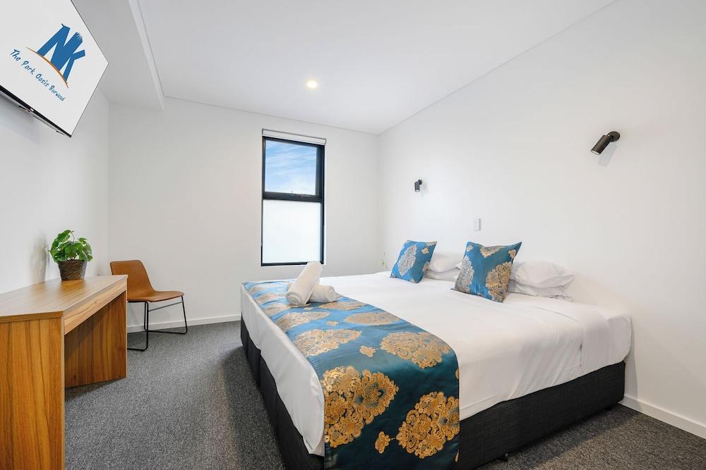 THE PARK OASIS BURWOOD Room Type - Superior Room, 1 King Bed