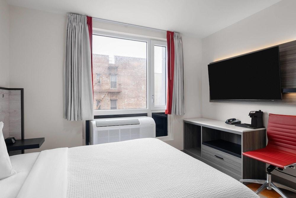 Ramada By Wyndham Brooklyn Near Flatbush - Tap to explore photos