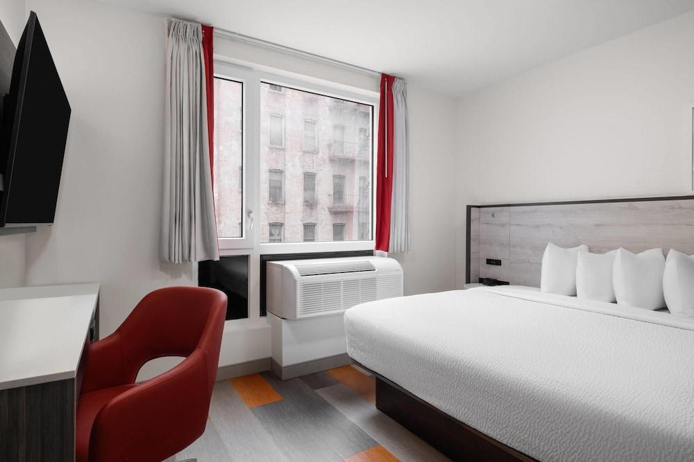 Ramada By Wyndham Brooklyn Near Flatbush Room Type - Room, 1 King Bed, Non Smoking