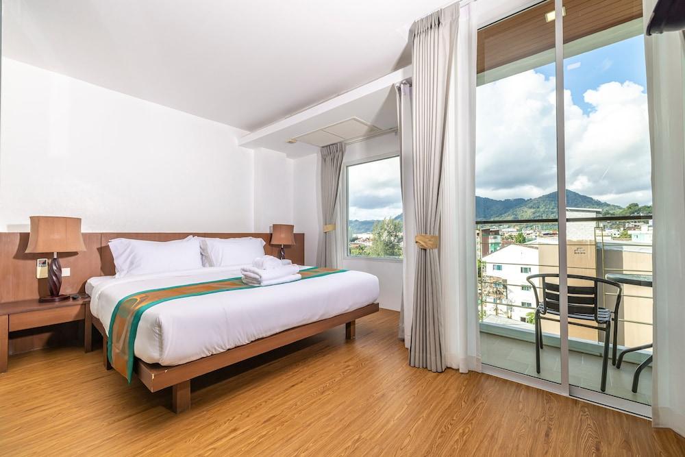 Meet Holiday International Hotel Room Type - Superior Double Room, 1 King Bed, City View Meet Holiday International Hotel Room Type - Superior Double Room, 1 King Bed, City View