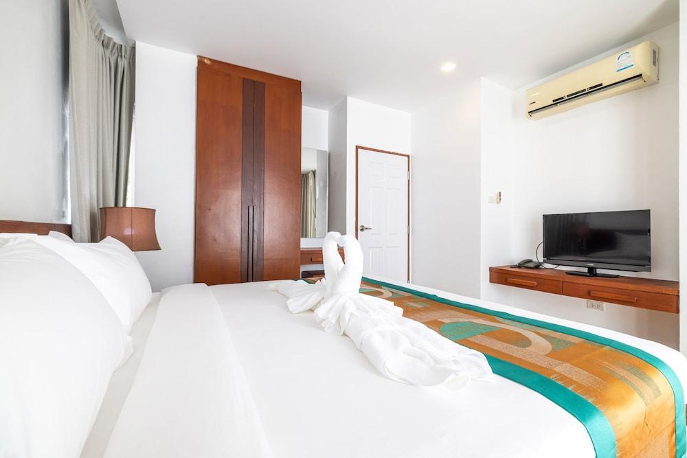 Meet Holiday International Hotel - Tap to explore photos