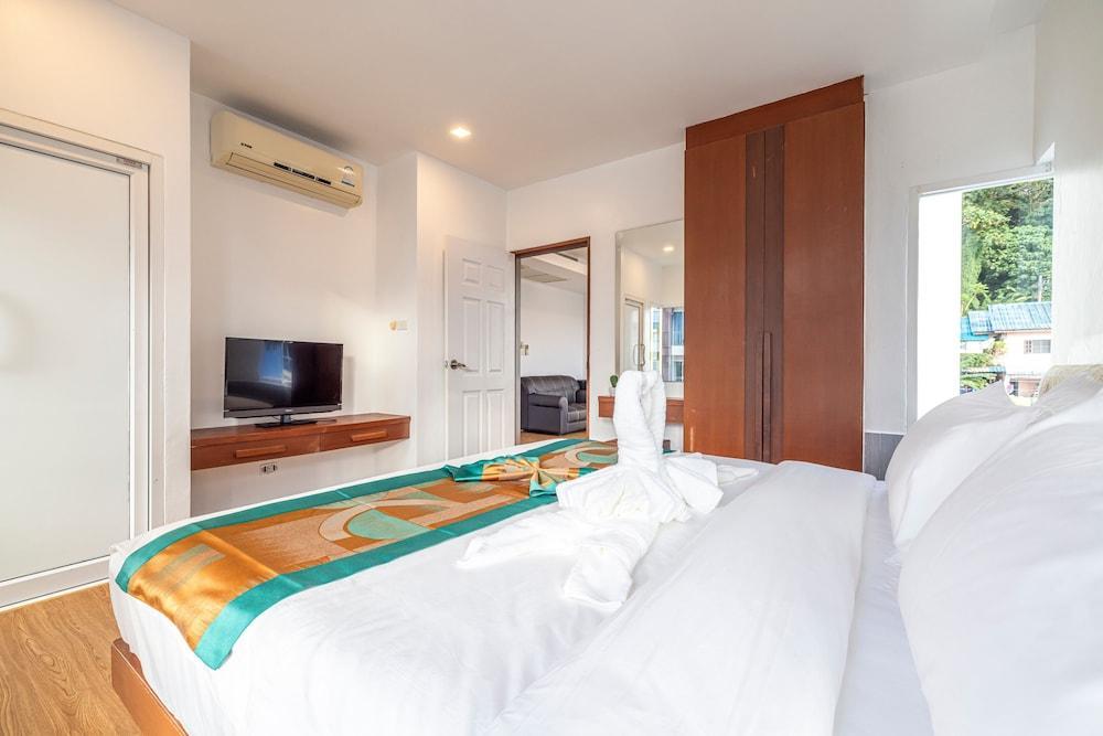 Meet Holiday International Hotel Room Type - Standard Suite, 1 King Bed, City View