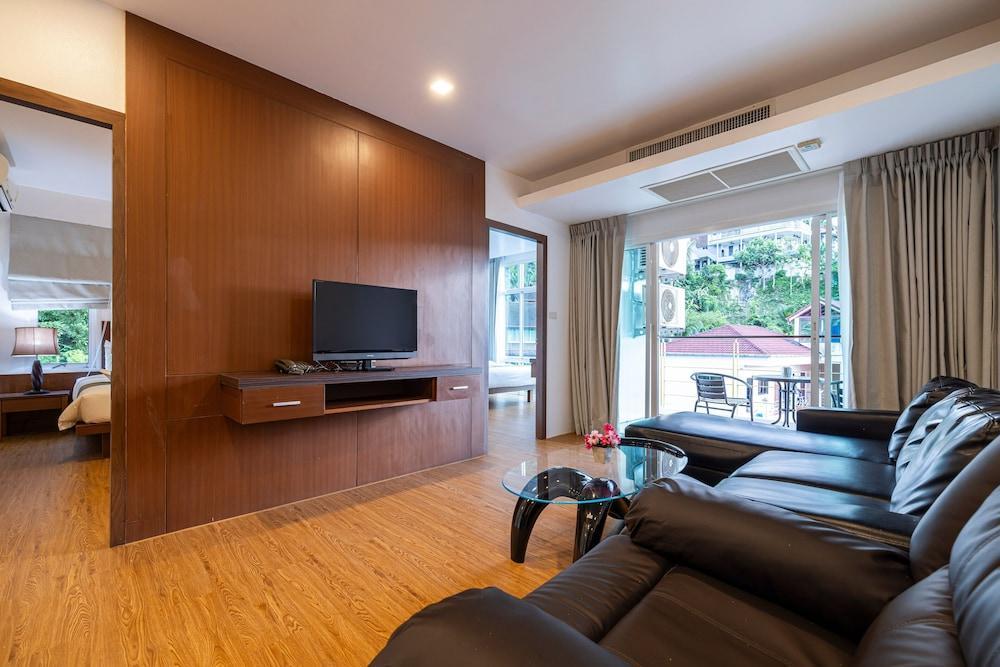 Meet Holiday International Hotel Room Type - Premium Suite, 2 Bedrooms, Mountain View