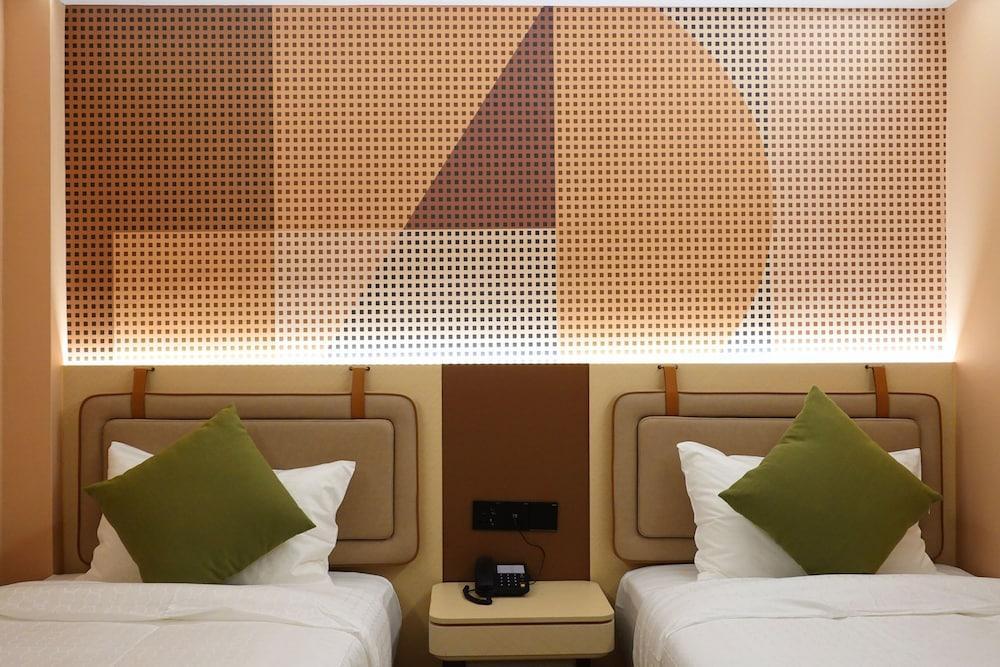 A Hotel Farrer Park - Newly Renovated Room Type - Superior Twin, No Window