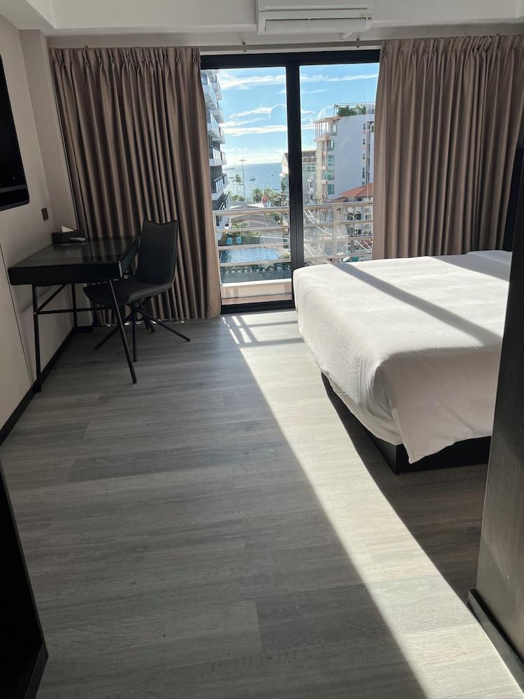 X Hotel Pattaya