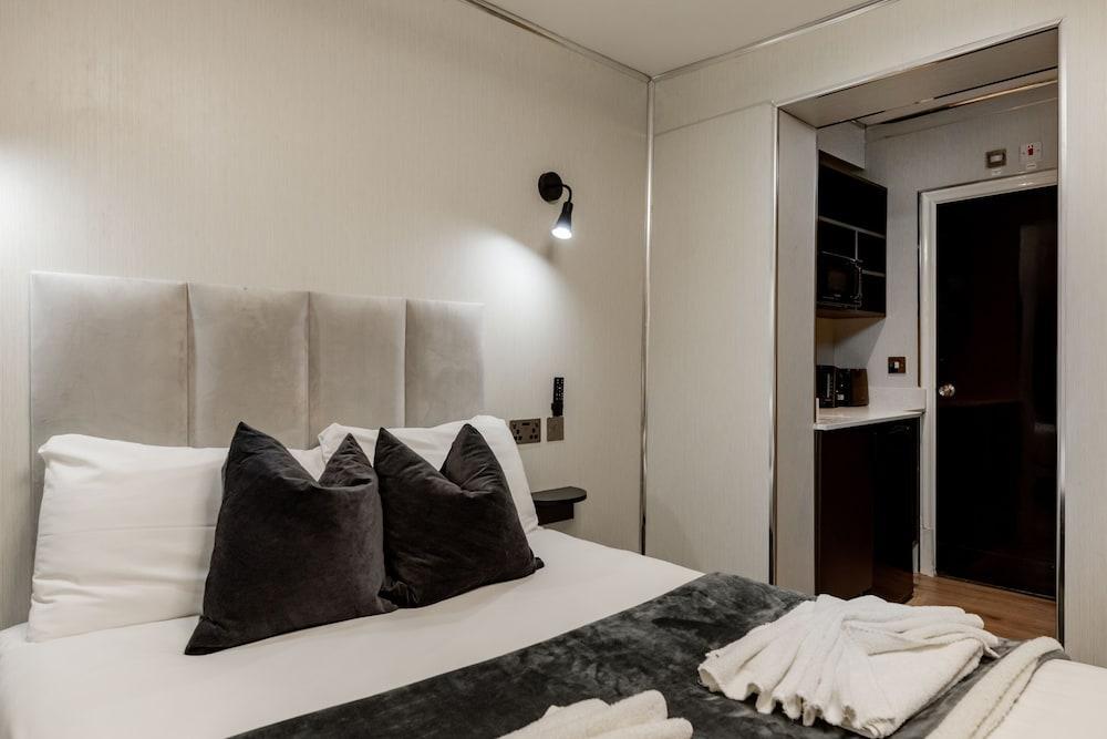Britannia Hyde Park Hotel By PLI Room Type - Basic Studio, Ensuite