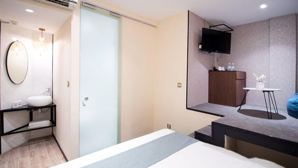 Hotel Calmo Hamilton Room Type - Micro Studio