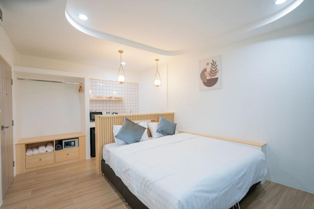 Phunaya Phuket Oldtown Hotel - SELF CHECK IN Room Type - R401 - Standard King Room
