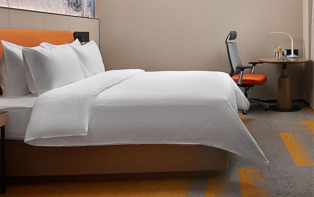 Hampton By Hilton Guangzhou Railway Station Room Type - Comfort Single Room, City View